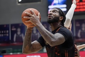 英雄联盟台服官网-关于转折点山东男篮强势反弹，NBA常规赛赛后攻防权衡，球迷炸锅，心理建设被强调的信息